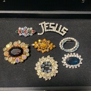 Vintage Crystal Brooches!!